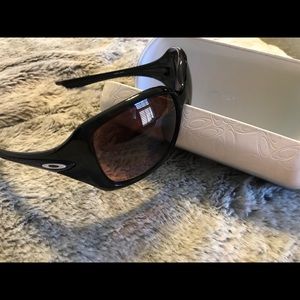 Women’s Oakley Sunglasses in great condition